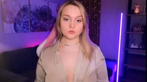 Snapshot of serena_johnsons chatting on 03/15/26, 12:11 Serena online show from 03/15/26, 12:11