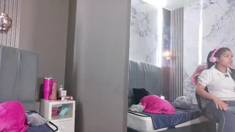 Snapshot of serena_sex31 chatting on 05/02/26, 11:48 Serena online show from 05/02/26, 11:48