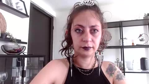 Serena Xyz online show from 11/09/25, 05:44