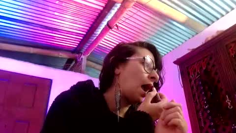 Serena Xyz online show from 12/16/25, 07:19