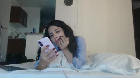 sararoussee online show from 12/17/25, 01:33