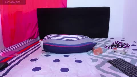 serenawilliam_ online show from 11/15/25, 06:15