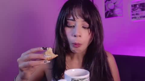 Snapshot of serenbleck chatting on 05/05/26, 10:23 Seren online show from 05/05/26, 10:23