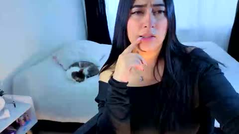 Serenna Cruz online show from 10/17/25, 09:17