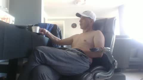 Snapshot of serioyhetero19 chatting on 01/14/25, 09:51 hetero serio discreto online show from 01/14/25, 09:51