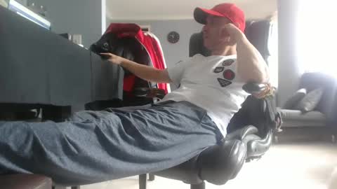 Snapshot of serioyhetero19 chatting on 01/19/25, 03:53 hetero serio discreto online show from 01/19/25, 03:53