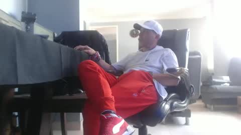 Snapshot of serioyhetero19 chatting on 01/29/25, 07:00 hetero serio discreto online show from 01/29/25, 07:00