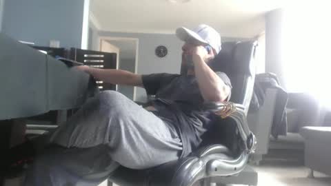 Snapshot of serioyhetero19 chatting on 02/14/25, 05:25 hetero serio discreto online show from 02/14/25, 05:25