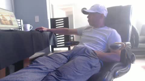 Snapshot of serioyhetero19 chatting on 02/20/25, 07:41 hetero serio discreto online show from 02/20/25, 07:41