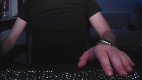 Snapshot of serverim chatting on 11/18/25, 12:16 serverim online show from 11/18/25, 12:16