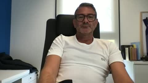 Snapshot of sesamechris92 chatting on 09/08/25, 04:39 sesamechris92 online show from 09/08/25, 04:39