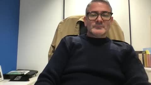 Snapshot of sesamechris92 chatting on 11/26/25, 05:03 sesamechris92 online show from 11/26/25, 05:03