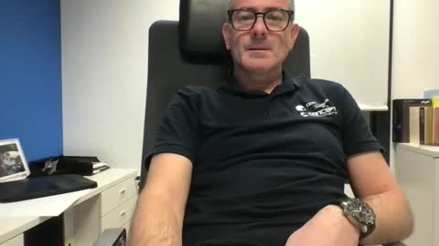 Snapshot of sesamechris92 chatting on 12/01/25, 05:18 sesamechris92 online show from 12/01/25, 05:18