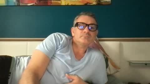 Snapshot of sesamechris92 chatting on 12/14/25, 02:00 sesamechris92 online show from 12/14/25, 02:00