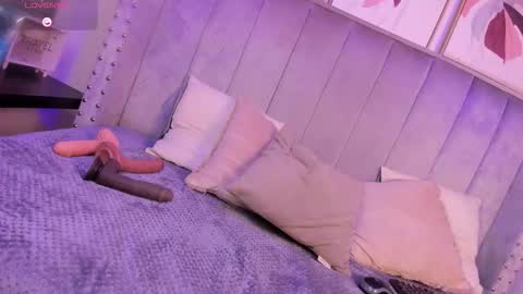 Snapshot of seshat_hitt chatting on 10/31/25, 04:35 Seshat online show from 10/31/25, 04:35