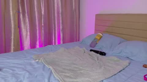 Snapshot of seshatxxx chatting on 11/24/25, 11:26 seshatxxx online show from 11/24/25, 11:26