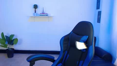 Thomas online show from 09/18/25, 03:14