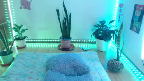 Snapshot of seuctive_woman57 chatting on 05/13/26, 01:47 samy online show from 05/13/26, 01:47