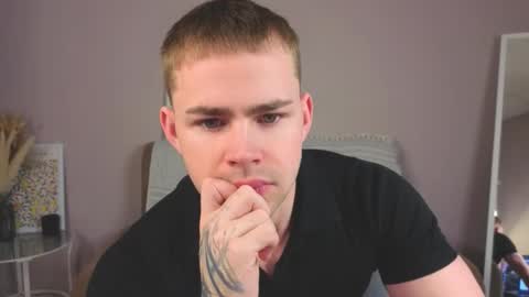 Snapshot of sevans14 chatting on 12/02/25, 10:27 SevanS14 online show from 12/02/25, 10:27