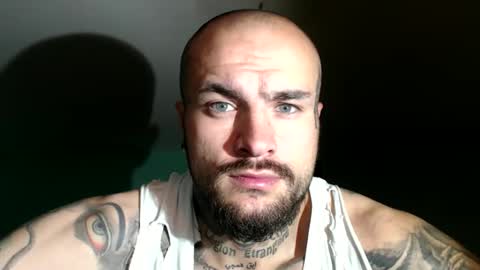 Snapshot of sevendragons1 chatting on 11/22/25, 02:49 SevenDragons online show from 11/22/25, 02:49