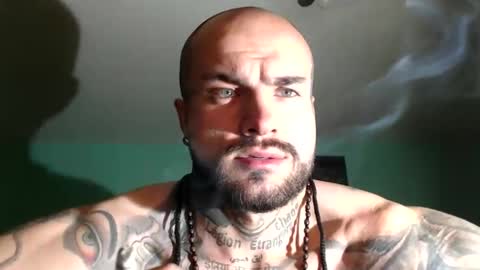 Snapshot of sevendragons1 chatting on 12/17/25, 05:41 SevenDragons online show from 12/17/25, 05:41