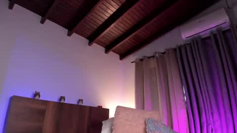 Snapshot of sexicanela99 chatting on 02/26/25, 04:35 ... Camila ... online show from 02/26/25, 04:35