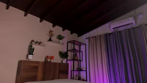 Snapshot of sexicanela99 chatting on 09/25/25, 12:42 ... Camila ... online show from 09/25/25, 12:42