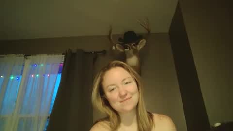 Snapshot of sexiirose22 chatting on 01/18/26, 12:53 Rose online show from 01/18/26, 12:53