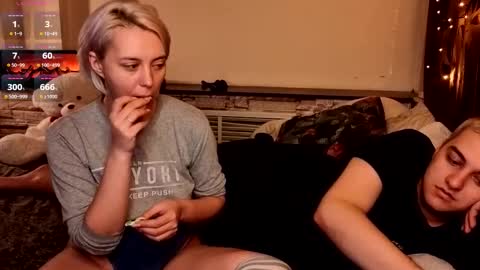 Snapshot of sexvibecouple chatting on 10/29/25, 06:42 sexvibecouple online show from 10/29/25, 06:42