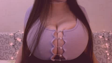 Snapshot of sexxgirlboy chatting on 12/29/24, 02:21 Julia online show from 12/29/24, 02:21