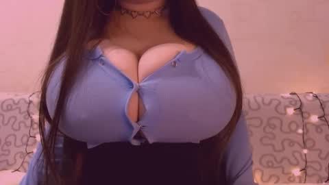 Snapshot of sexxgirlboy chatting on 12/21/25, 11:17 Julia online show from 12/21/25, 11:17