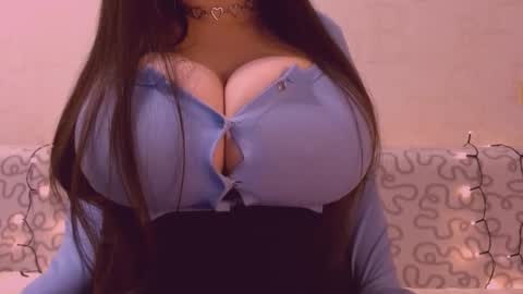 Snapshot of sexxgirlboy chatting on 12/22/25, 05:04 Julia online show from 12/22/25, 05:04