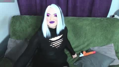 Snapshot of sexxx_queen chatting on 12/14/25, 10:47 sexxx_queen online show from 12/14/25, 10:47