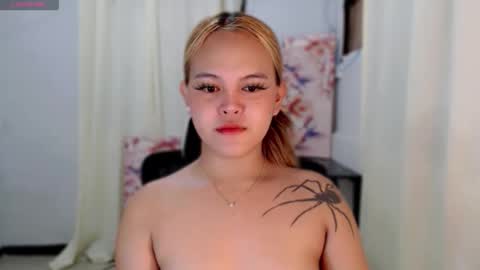 sexxxy_caroline online show from 05/04/26, 09:49