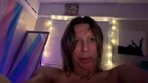 Snapshot of sexxxyzee chatting on 07/28/26, 11:17 Jenna online show from 07/28/26, 11:17