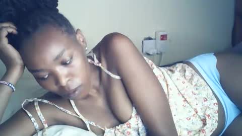 sexxy_curvy23 online show from 04/25/26, 04:04
