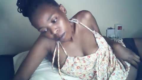 sexxy_curvy23 online show from 04/25/26, 08:17