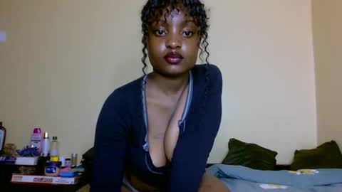 Snapshot of sexxy_daisyy chatting on 10/17/25, 05:37 sexxy_daisyy online show from 10/17/25, 05:37