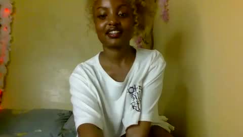 Snapshot of sexxy_daisyy chatting on 11/13/25, 05:01 sexxy_daisyy online show from 11/13/25, 05:01