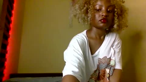 Snapshot of sexxy_daisyy chatting on 11/20/25, 05:12 sexxy_daisyy online show from 11/20/25, 05:12