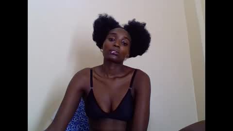 Snapshot of sexxy_liney chatting on 02/25/25, 10:29 sexxy_liney online show from 02/25/25, 10:29