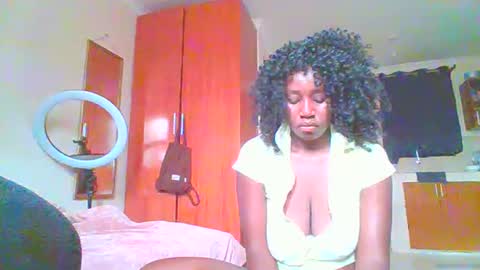 Snapshot of sexxy_thick_ebony chatting on 09/21/25, 06:59 Sweet doll  online show from 09/21/25, 06:59