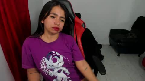 Snapshot of sexxyhot23 chatting on 03/07/25, 04:46 LINDA online show from 03/07/25, 04:46