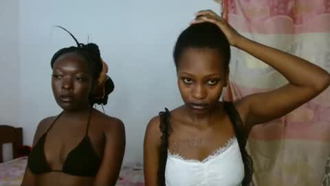 Snapshot of sexxypixie chatting on 04/25/26, 10:07 sexxypixie online show from 04/25/26, 10:07