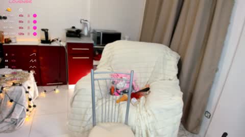 Snapshot of sexy__nimph chatting on 12/06/24, 10:30 Alice online show from 12/06/24, 10:30