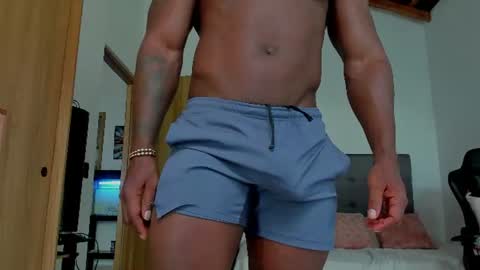 Snapshot of sexy_blackman chatting on 07/11/26, 05:15 sexy blackman online show from 07/11/26, 05:15