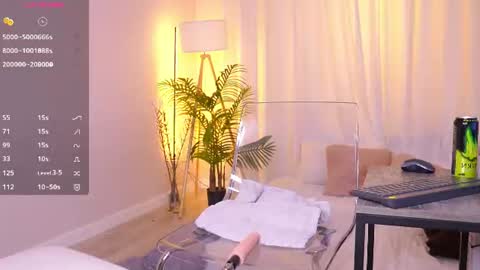 Snapshot of sexy_blonde_doll chatting on 06/18/26, 12:22 Lina online show from 06/18/26, 12:22