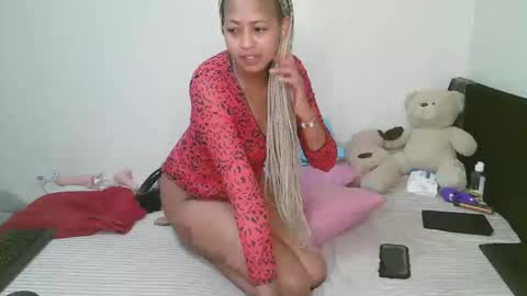 Snapshot of sexy_bluegirl chatting on 04/24/26, 10:18 sexy_bluegirl online show from 04/24/26, 10:18