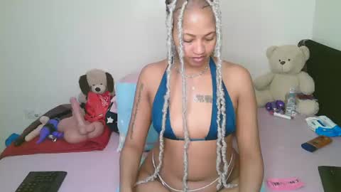 Snapshot of sexy_bluegirl chatting on 06/18/26, 01:28 sexy_bluegirl online show from 06/18/26, 01:28