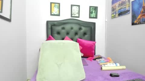 sexy_candy18x online show from 06/04/26, 12:05